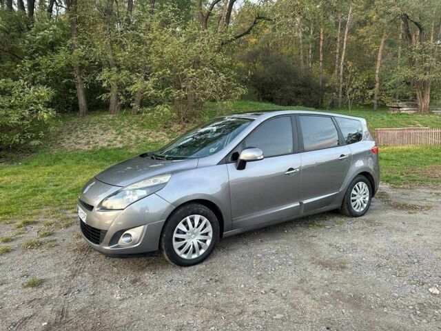 Рено Сценік III 2011 у Изяслве на Automoto.ua Сірий Рено Сценік III, об'ємом двигуна 1.5 л та пробігом 285 тис. км за 6700 $, фото 2 на Automoto.ua