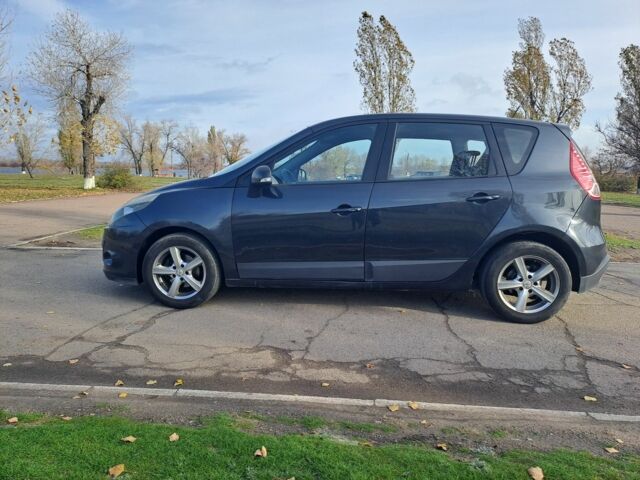 Серый Рено Сценик III, объемом двигателя 1.5 л и пробегом 286 тыс. км за 6400 $, фото 1 на Automoto.ua