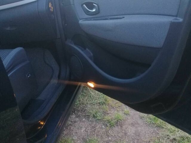 Серый Рено Сценик III, объемом двигателя 1.6 л и пробегом 295 тыс. км за 6800 $, фото 6 на Automoto.ua