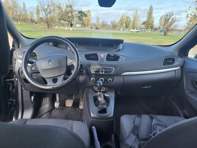 Серый Рено Сценик III, объемом двигателя 1.5 л и пробегом 286 тыс. км за 6400 $, фото 10 на Automoto.ua