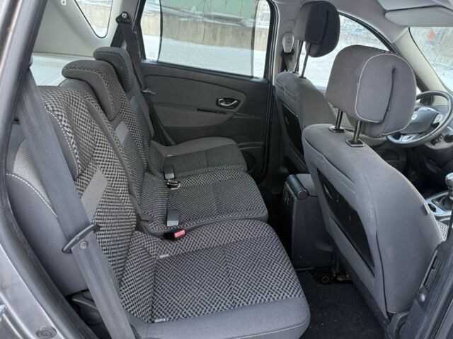 Сірий Рено Сценік III, об'ємом двигуна 1.5 л та пробігом 300 тис. км за 2600 $, фото 3 на Automoto.ua