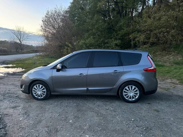 Рено Сценік III 2011 у Изяслве на Automoto.ua Сірий Рено Сценік III, об'ємом двигуна 1.5 л та пробігом 285 тис. км за 6700 $, фото 1 на Automoto.ua