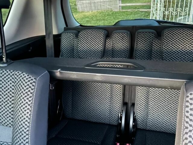 Рено Сценік III 2011 у Изяслве на Automoto.ua Сірий Рено Сценік III, об'ємом двигуна 1.5 л та пробігом 285 тис. км за 6700 $, фото 5 на Automoto.ua