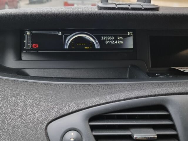 Серый Рено Сценик III, объемом двигателя 1.5 л и пробегом 326 тыс. км за 6500 $, фото 4 на Automoto.ua