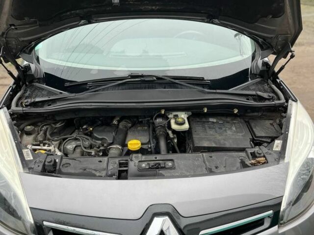 Серый Рено Сценик III, объемом двигателя 1.5 л и пробегом 227 тыс. км за 8900 $, фото 4 на Automoto.ua