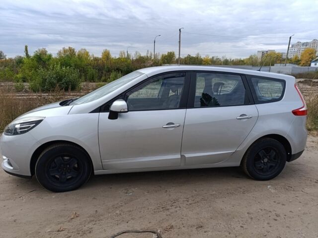 Рено Сценик III 2013 в Черкассах на Automoto.ua Серый Рено Сценик III, объемом двигателя 1.5 л и пробегом 253 тыс. км за 8400 $, фото 5 на Automoto.ua