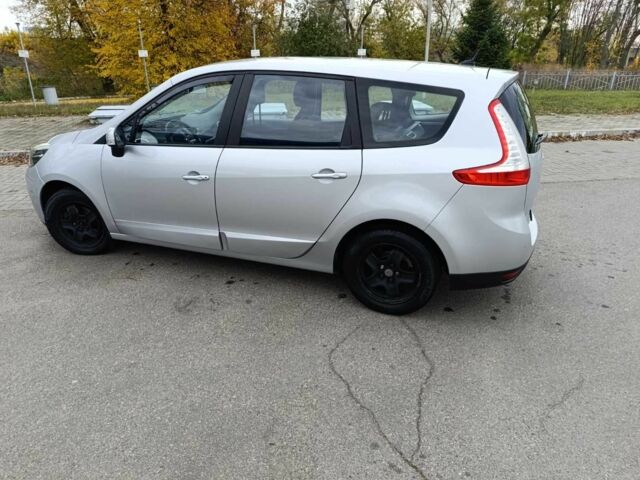 Рено Сценик III 2013 в Черкассах на Automoto.ua Серый Рено Сценик III, объемом двигателя 1.5 л и пробегом 253 тыс. км за 8400 $, фото 4 на Automoto.ua