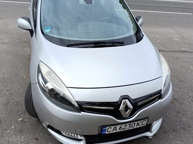 Рено Сценик III 2013 в Черкассах на Automoto.ua Серый Рено Сценик III, объемом двигателя 1.5 л и пробегом 253 тыс. км за 8400 $, фото 3 на Automoto.ua