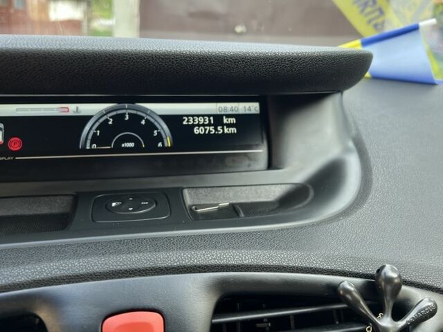 Серый Рено Сценик III, объемом двигателя 1.5 л и пробегом 233 тыс. км за 7000 $, фото 2 на Automoto.ua