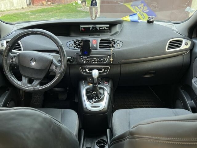 Серый Рено Сценик III, объемом двигателя 1.5 л и пробегом 233 тыс. км за 7000 $, фото 1 на Automoto.ua