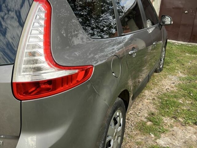 Серый Рено Сценик III, объемом двигателя 1.5 л и пробегом 233 тыс. км за 7000 $, фото 6 на Automoto.ua