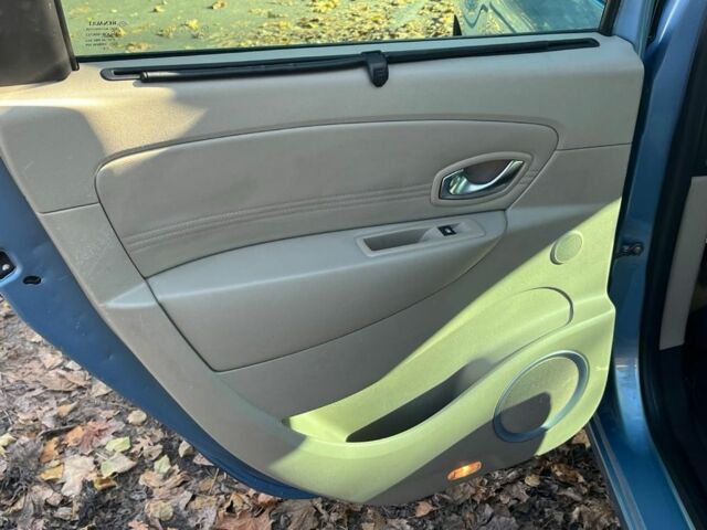 Синій Рено Сценік III, об'ємом двигуна 1.5 л та пробігом 244 тис. км за 6800 $, фото 12 на Automoto.ua