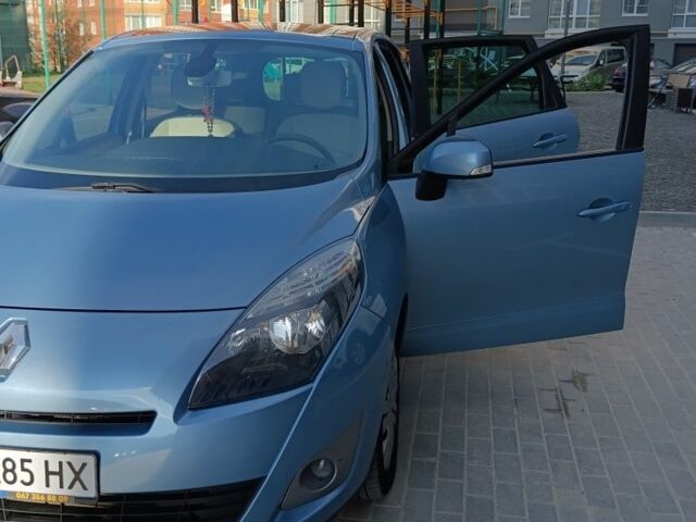 Рено Сценик III 2011 в Хмельницком на Automoto.ua Синий Рено Сценик III, объемом двигателя 1.5 л и пробегом 278 тыс. км за 6500 $, фото 2 на Automoto.ua