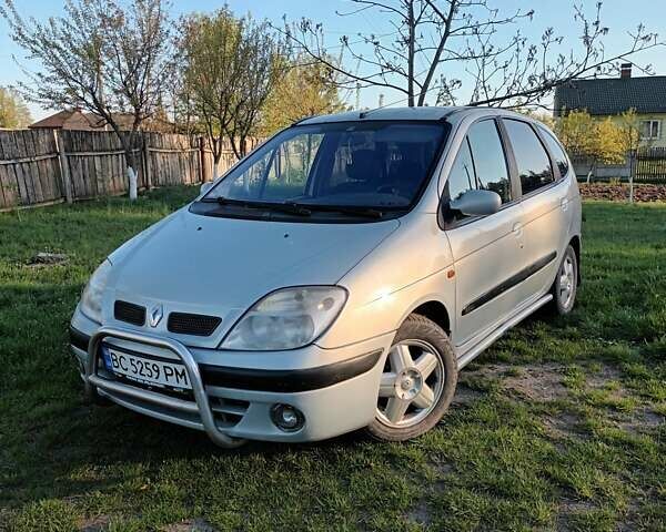 Белый Рено Сценик, объемом двигателя 2 л и пробегом 390 тыс. км за 2700 $, фото 1 на Automoto.ua