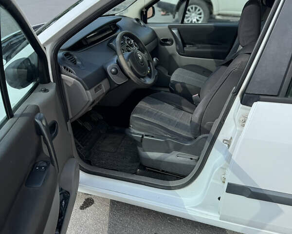 Белый Рено Сценик, объемом двигателя 1.46 л и пробегом 296 тыс. км за 4400 $, фото 9 на Automoto.ua