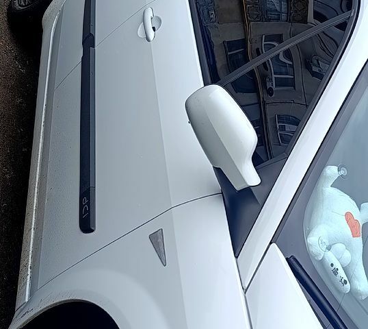 Рено Сценік 2006 у Синельниковом на Automoto.ua Білий Рено Сценік, об'ємом двигуна 1.5 л та пробігом 250 тис. км за 5500 $, фото 1 на Automoto.ua