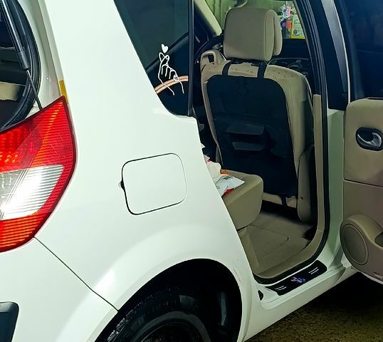 Рено Сценік 2006 у Синельниковом на Automoto.ua Білий Рено Сценік, об'ємом двигуна 1.5 л та пробігом 250 тис. км за 5500 $, фото 9 на Automoto.ua
