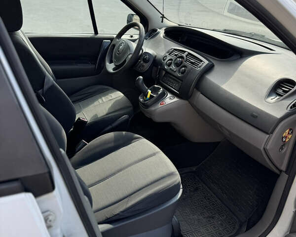 Белый Рено Сценик, объемом двигателя 1.46 л и пробегом 296 тыс. км за 4400 $, фото 11 на Automoto.ua