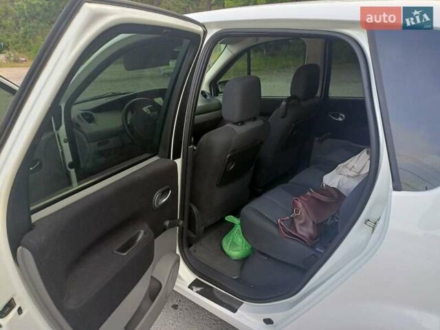 Білий Рено Сценік, об'ємом двигуна 1.6 л та пробігом 240 тис. км за 5300 $, фото 4 на Automoto.ua