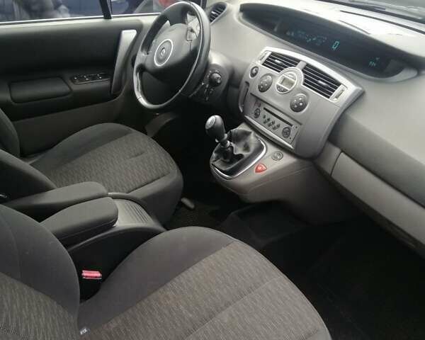 Белый Рено Сценик, объемом двигателя 1.98 л и пробегом 220 тыс. км за 5500 $, фото 2 на Automoto.ua