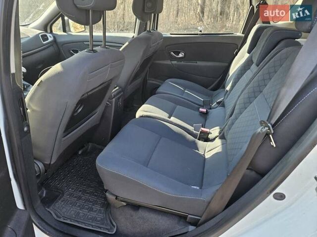 Білий Рено Сценік, об'ємом двигуна 1.5 л та пробігом 246 тис. км за 6300 $, фото 4 на Automoto.ua