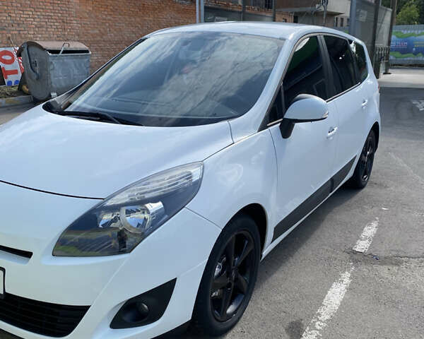 Белый Рено Сценик, объемом двигателя 1.46 л и пробегом 201 тыс. км за 6650 $, фото 7 на Automoto.ua