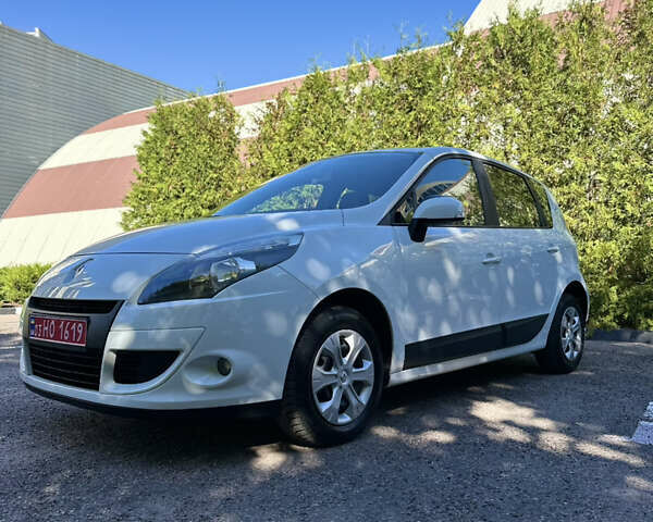 Білий Рено Сценік, об'ємом двигуна 1.6 л та пробігом 110 тис. км за 8200 $, фото 11 на Automoto.ua