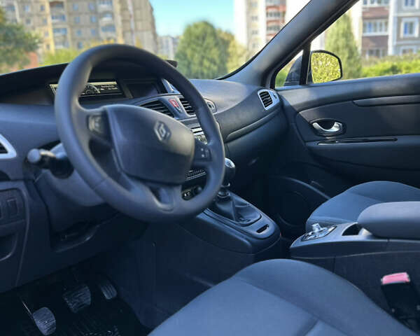 Білий Рено Сценік, об'ємом двигуна 1.6 л та пробігом 110 тис. км за 8200 $, фото 15 на Automoto.ua