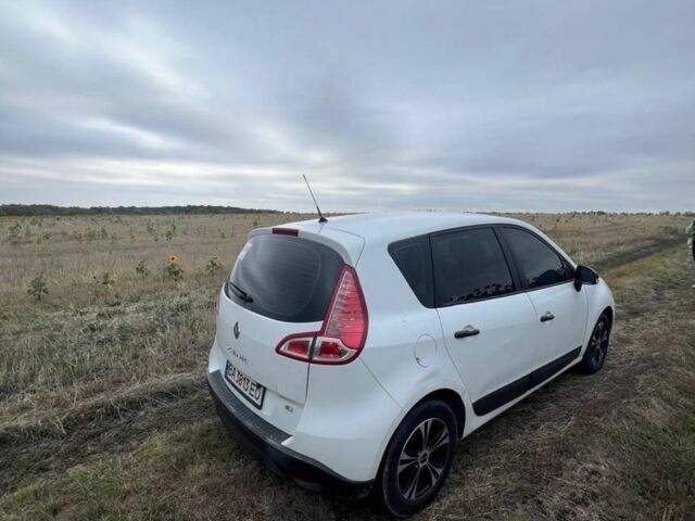 Рено Сценик 2010 в Кропивницком (Кировограде) на Automoto.ua Белый Рено Сценик, объемом двигателя 1.5 л и пробегом 280 тыс. км за 6400 $, фото 17 на Automoto.ua