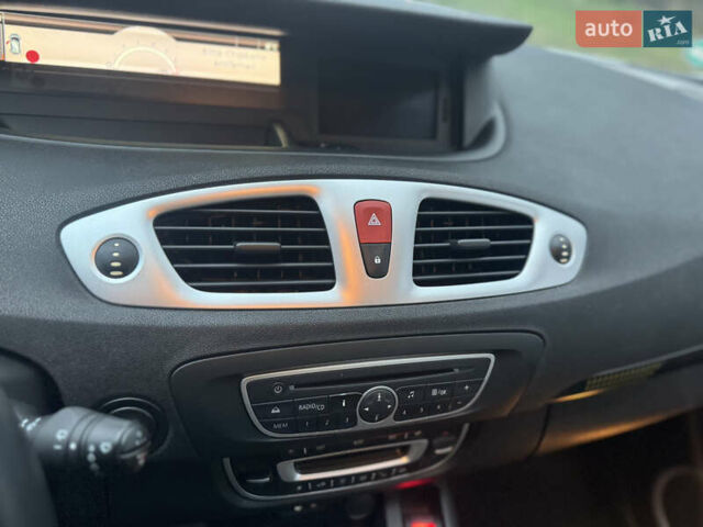 Білий Рено Сценік, об'ємом двигуна 1.6 л та пробігом 165 тис. км за 8200 $, фото 76 на Automoto.ua