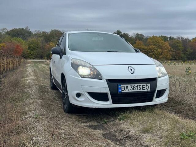 Рено Сценик 2010 в Кропивницком (Кировограде) на Automoto.ua Белый Рено Сценик, объемом двигателя 1.5 л и пробегом 280 тыс. км за 6400 $, фото 12 на Automoto.ua