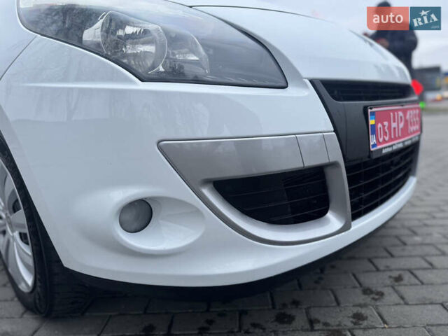 Білий Рено Сценік, об'ємом двигуна 1.6 л та пробігом 165 тис. км за 8200 $, фото 71 на Automoto.ua