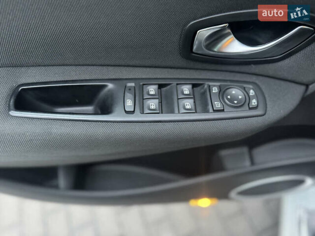 Білий Рено Сценік, об'ємом двигуна 1.6 л та пробігом 165 тис. км за 8200 $, фото 72 на Automoto.ua