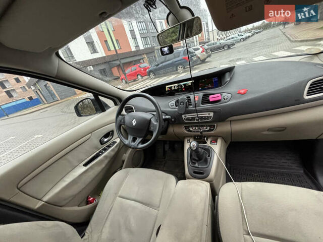 Белый Рено Сценик, объемом двигателя 1.46 л и пробегом 294 тыс. км за 6890 $, фото 23 на Automoto.ua