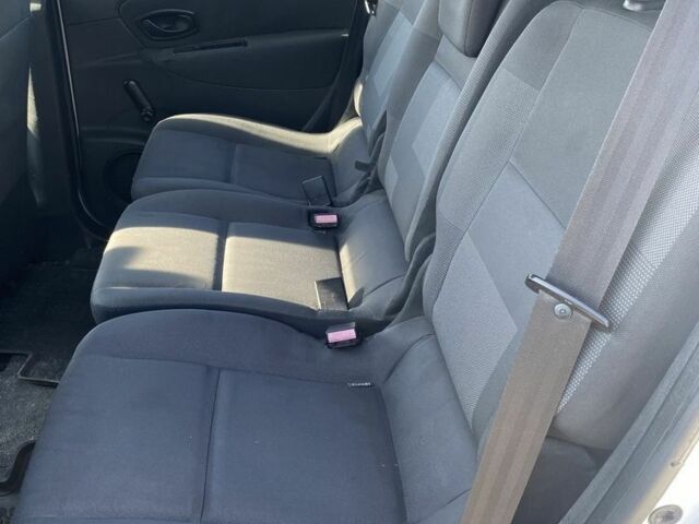 Білий Рено Сценік, об'ємом двигуна 0 л та пробігом 260 тис. км за 2600 $, фото 4 на Automoto.ua