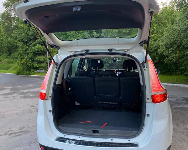 Рено Сценик 2010 в Львове на Automoto.ua Белый Рено Сценик, объемом двигателя 1.46 л и пробегом 230 тыс. км за 8800 $, фото 11 на Automoto.ua