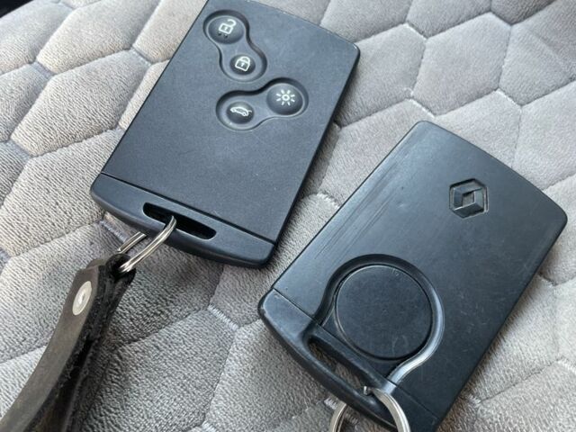 Рено Сценик 2010 в Кропивницком (Кировограде) на Automoto.ua Белый Рено Сценик, объемом двигателя 1.5 л и пробегом 280 тыс. км за 6400 $, фото 18 на Automoto.ua