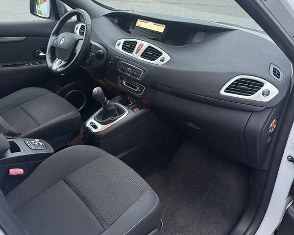 Білий Рено Сценік, об'ємом двигуна 1.6 л та пробігом 165 тис. км за 8200 $, фото 36 на Automoto.ua