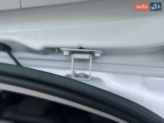 Білий Рено Сценік, об'ємом двигуна 1.6 л та пробігом 165 тис. км за 8200 $, фото 51 на Automoto.ua