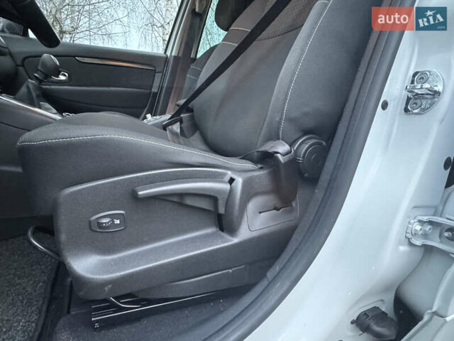 Білий Рено Сценік, об'ємом двигуна 1.6 л та пробігом 165 тис. км за 8200 $, фото 30 на Automoto.ua