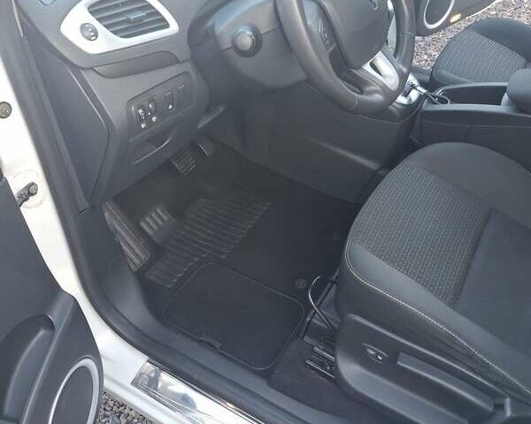 Білий Рено Сценік, об'ємом двигуна 2 л та пробігом 237 тис. км за 7500 $, фото 23 на Automoto.ua