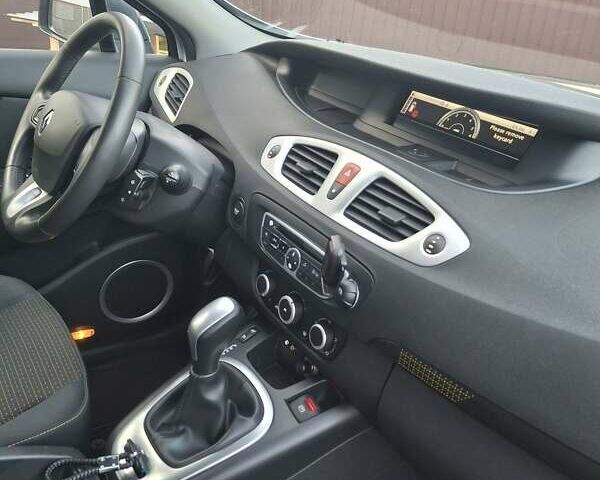 Білий Рено Сценік, об'ємом двигуна 2 л та пробігом 237 тис. км за 7500 $, фото 32 на Automoto.ua