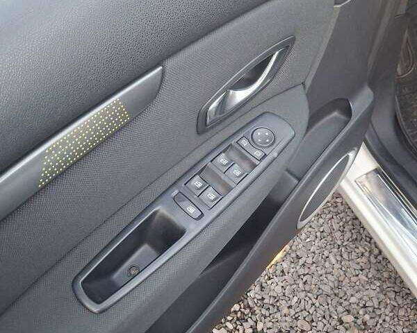 Білий Рено Сценік, об'ємом двигуна 2 л та пробігом 237 тис. км за 7500 $, фото 21 на Automoto.ua