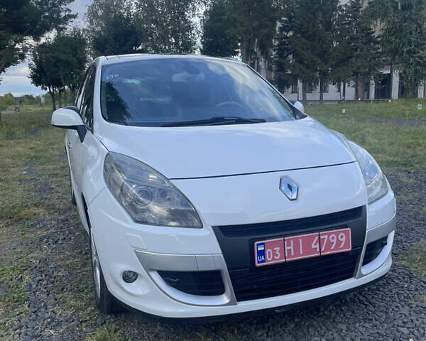 Рено Сценик 2010 в Луцке на Automoto.ua Белый Рено Сценик, объемом двигателя 1.5 л и пробегом 218 тыс. км за 7500 $, фото 1 на Automoto.ua