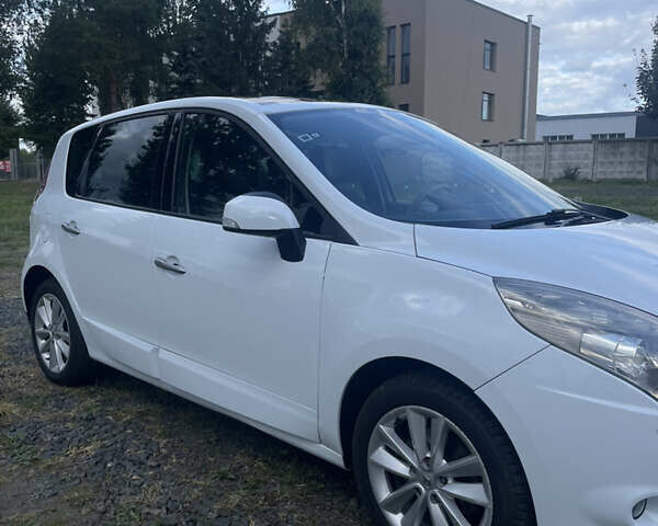 Рено Сценик 2010 в Луцке на Automoto.ua Белый Рено Сценик, объемом двигателя 1.5 л и пробегом 218 тыс. км за 7500 $, фото 8 на Automoto.ua