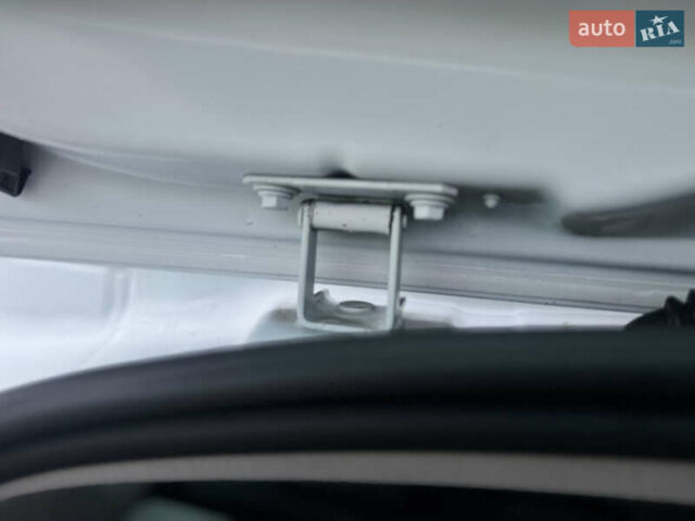 Білий Рено Сценік, об'ємом двигуна 1.6 л та пробігом 165 тис. км за 8200 $, фото 52 на Automoto.ua