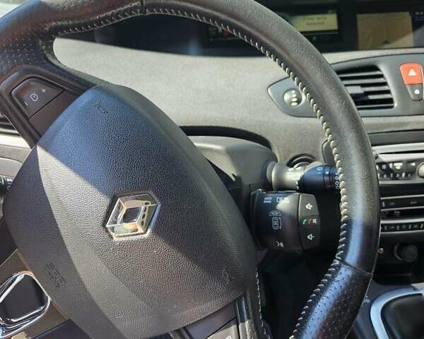 Білий Рено Сценік, об'ємом двигуна 1.5 л та пробігом 295 тис. км за 6000 $, фото 12 на Automoto.ua