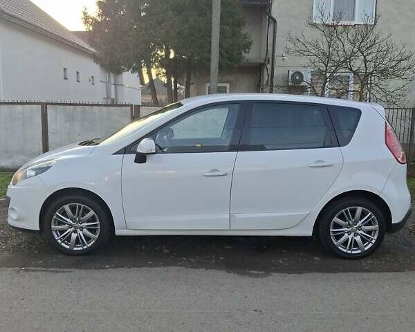Білий Рено Сценік, об'ємом двигуна 2 л та пробігом 237 тис. км за 7500 $, фото 46 на Automoto.ua