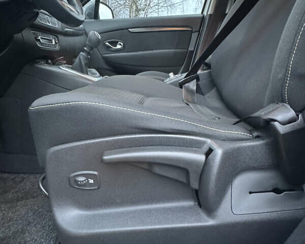 Білий Рено Сценік, об'ємом двигуна 1.6 л та пробігом 165 тис. км за 8200 $, фото 32 на Automoto.ua