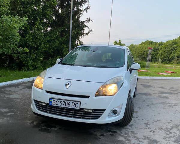 Рено Сценик 2010 в Львове на Automoto.ua Белый Рено Сценик, объемом двигателя 1.46 л и пробегом 230 тыс. км за 8800 $, фото 3 на Automoto.ua